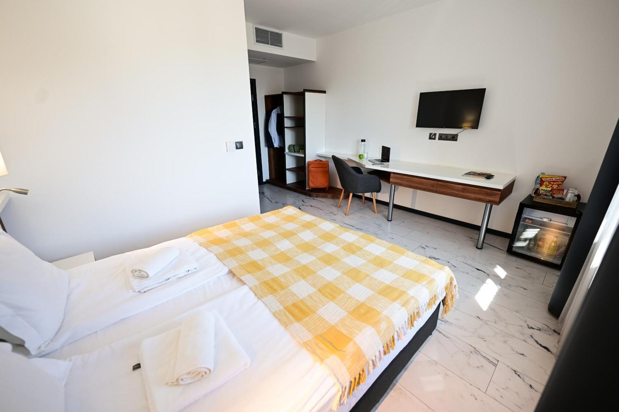 Rubo Hotel Шумен Экстерьер фото