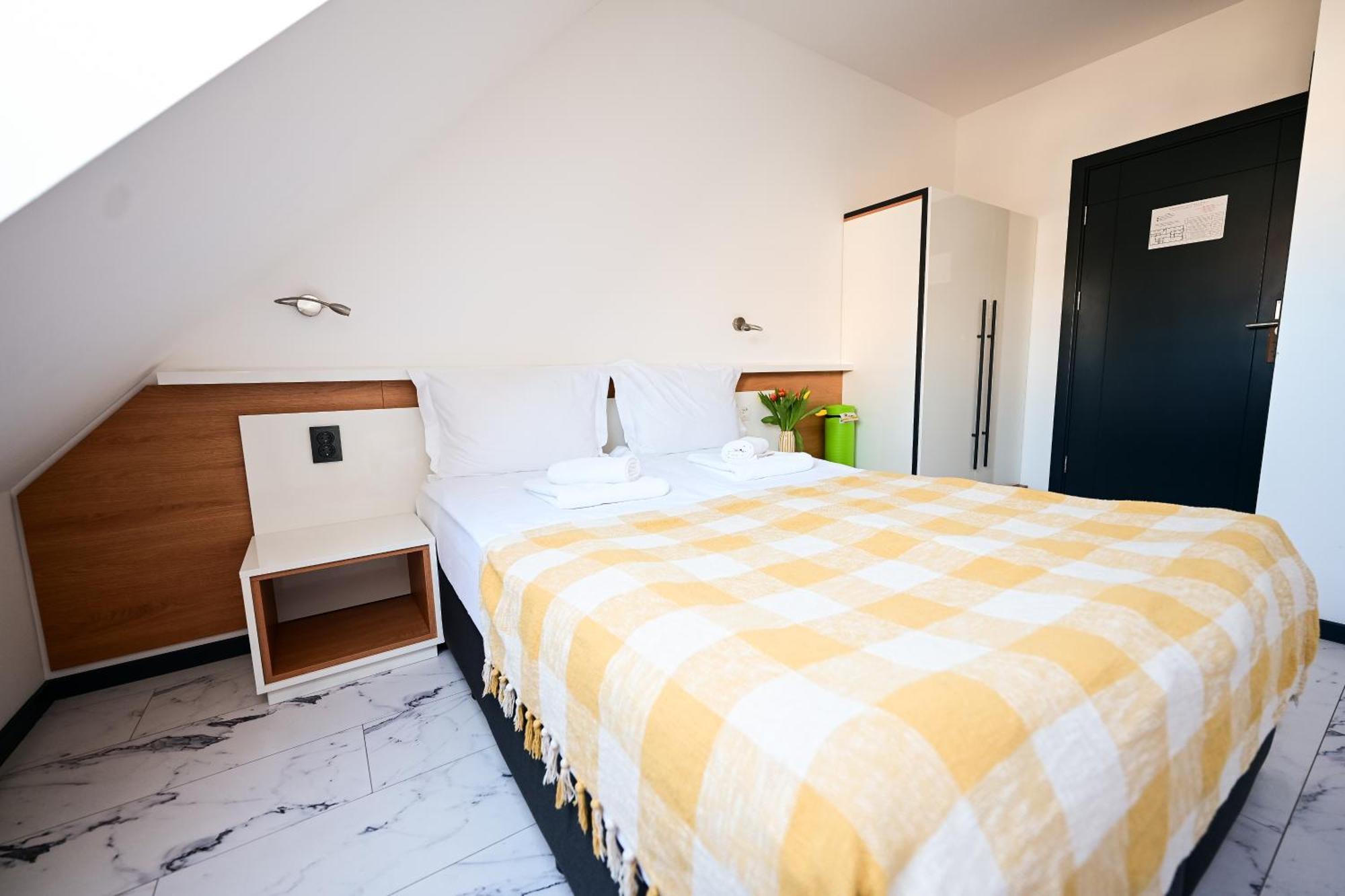 Rubo Hotel Шумен Экстерьер фото