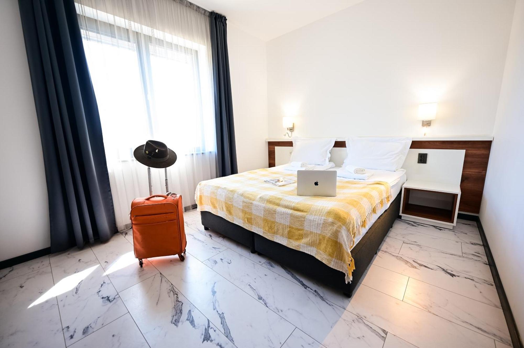 Rubo Hotel Шумен Экстерьер фото
