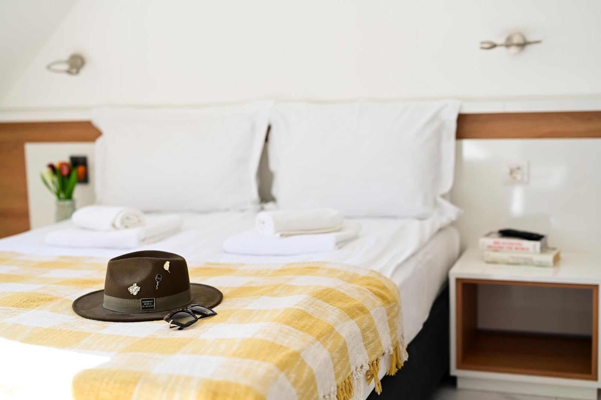 Rubo Hotel Шумен Экстерьер фото